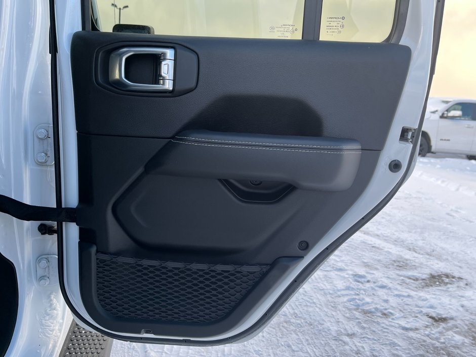 2021 Jeep Wrangler Unlimited Sahara 4x4-15