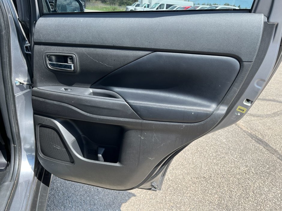 2020 Mitsubishi Outlander SEL S-AWC-16