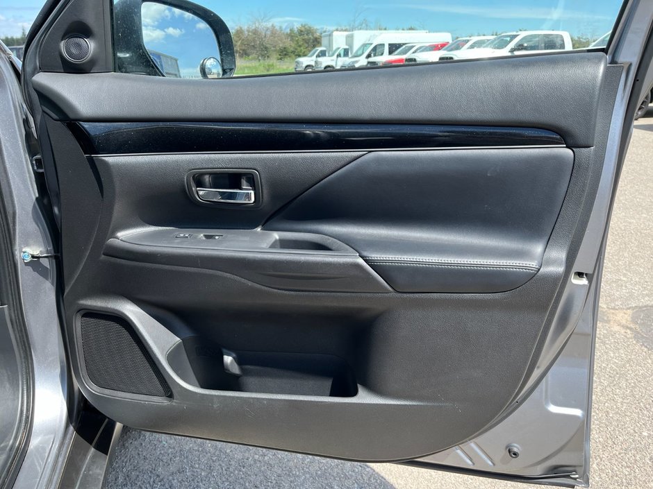 2020 Mitsubishi Outlander SEL S-AWC-18