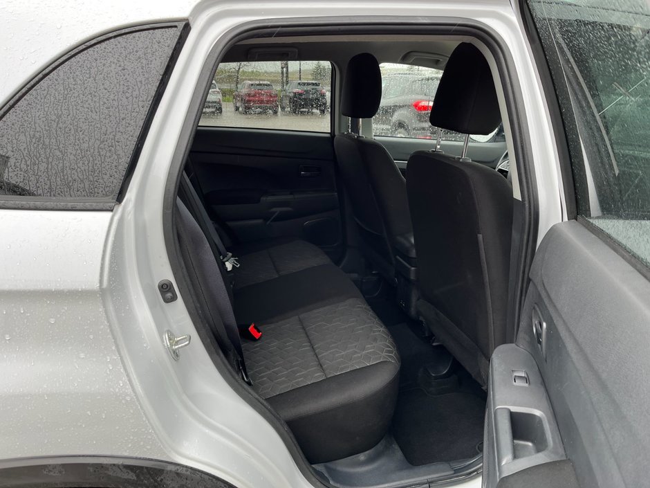 2022 Mitsubishi RVR SE AWC-16
