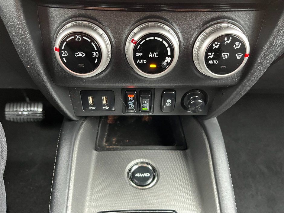2022 Mitsubishi RVR SE AWC-25