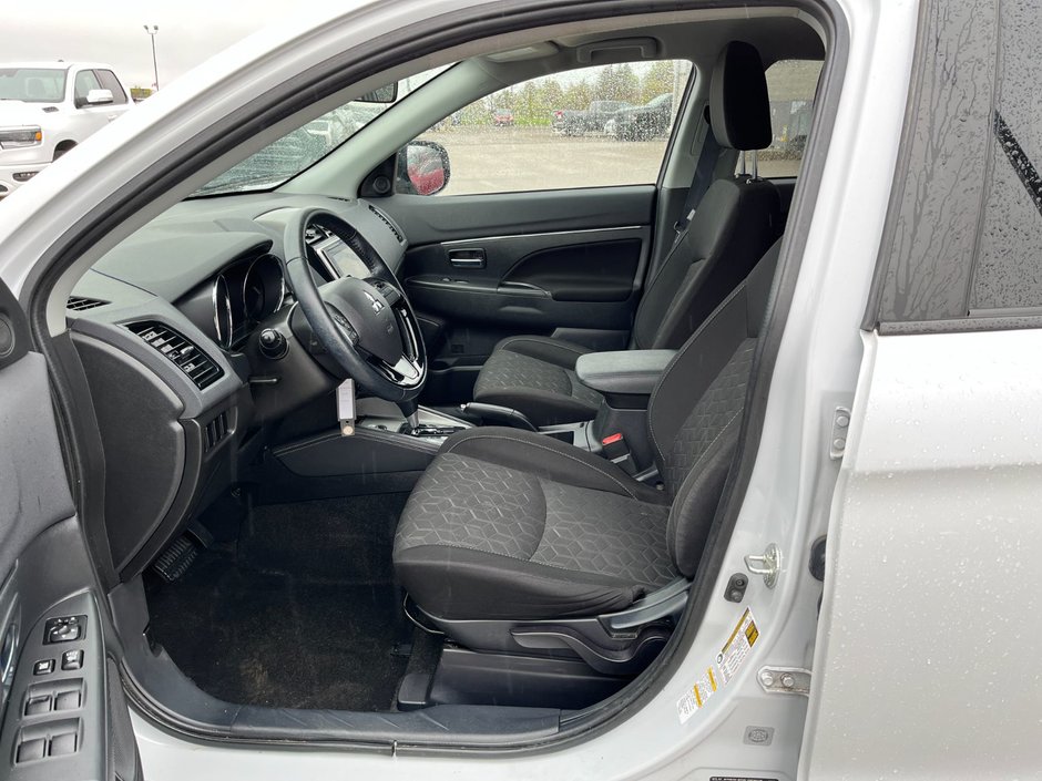 2022 Mitsubishi RVR SE AWC-10