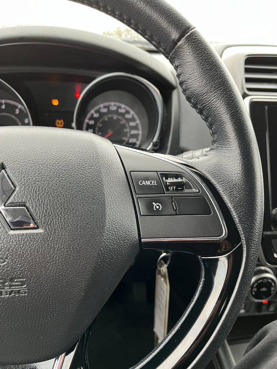 2022 Mitsubishi RVR SE AWC-23
