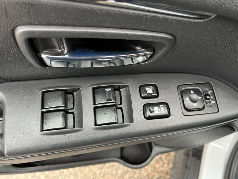 2022 Mitsubishi RVR SE AWC-9