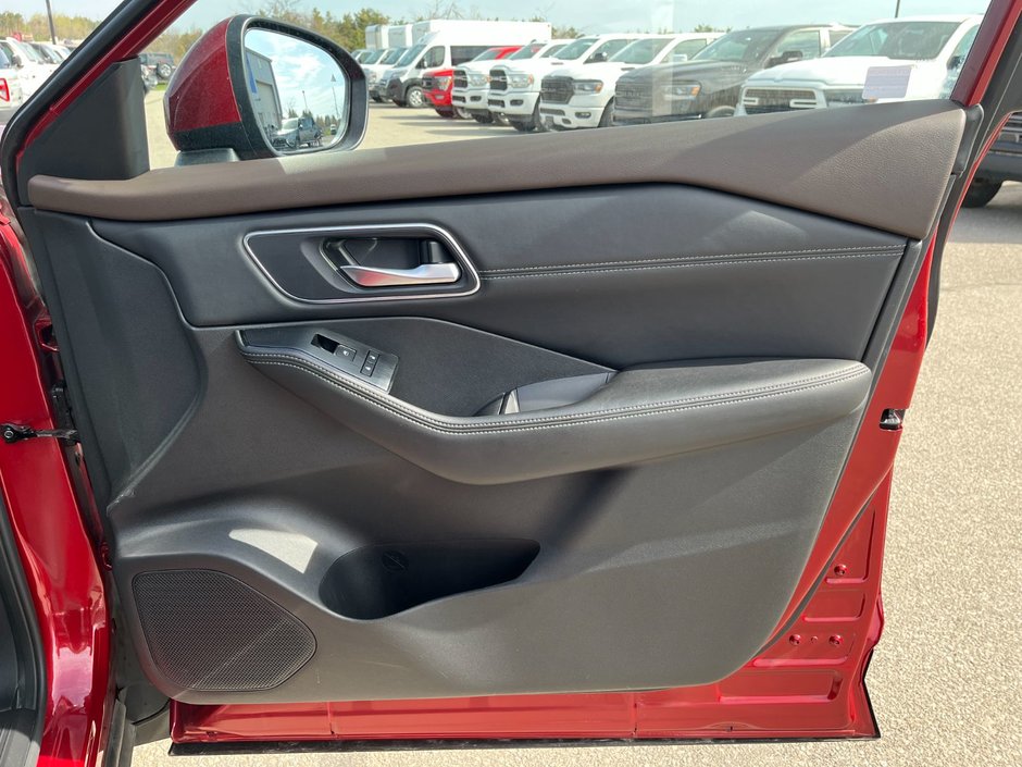 2021 Nissan Rogue Platinum AWD-18