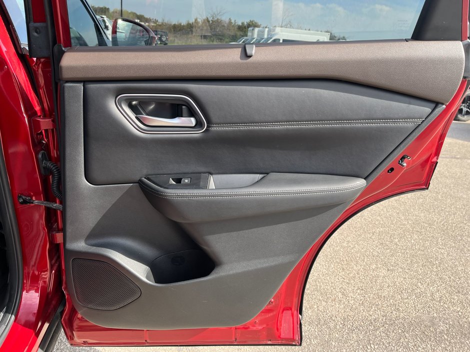 2021 Nissan Rogue Platinum AWD-15