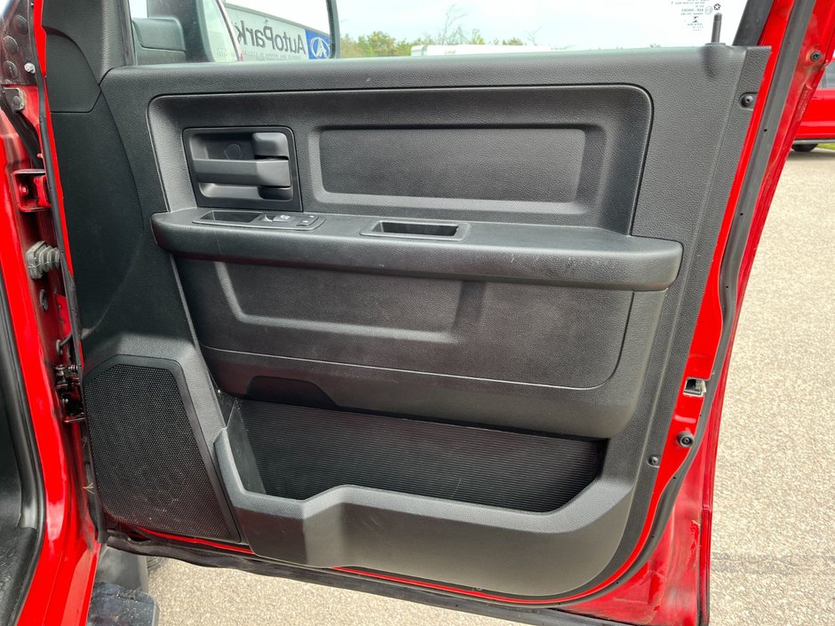 2018 Ram 1500 Express 4x4 Quad Cab 6'4 *Ltd Avail*-17
