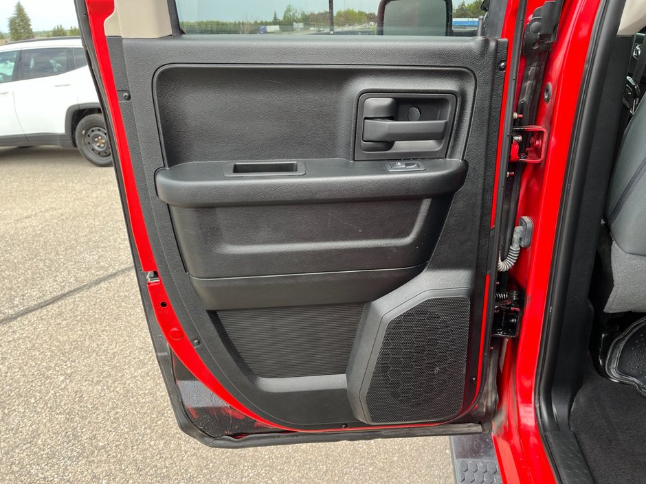 2018 Ram 1500 Express 4x4 Quad Cab 6'4 *Ltd Avail*-11