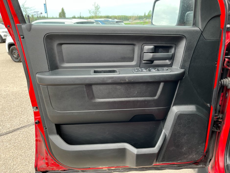 2018 Ram 1500 Express 4x4 Quad Cab 6'4 *Ltd Avail*-8