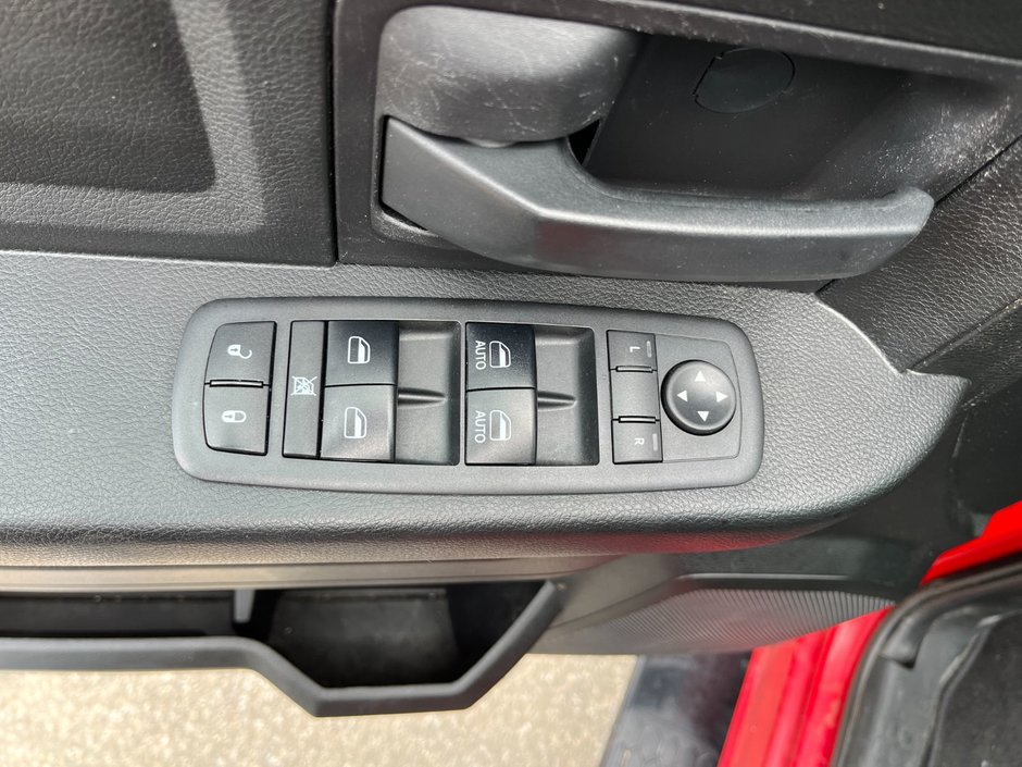 2018 Ram 1500 Express 4x4 Quad Cab 6'4 *Ltd Avail*-9