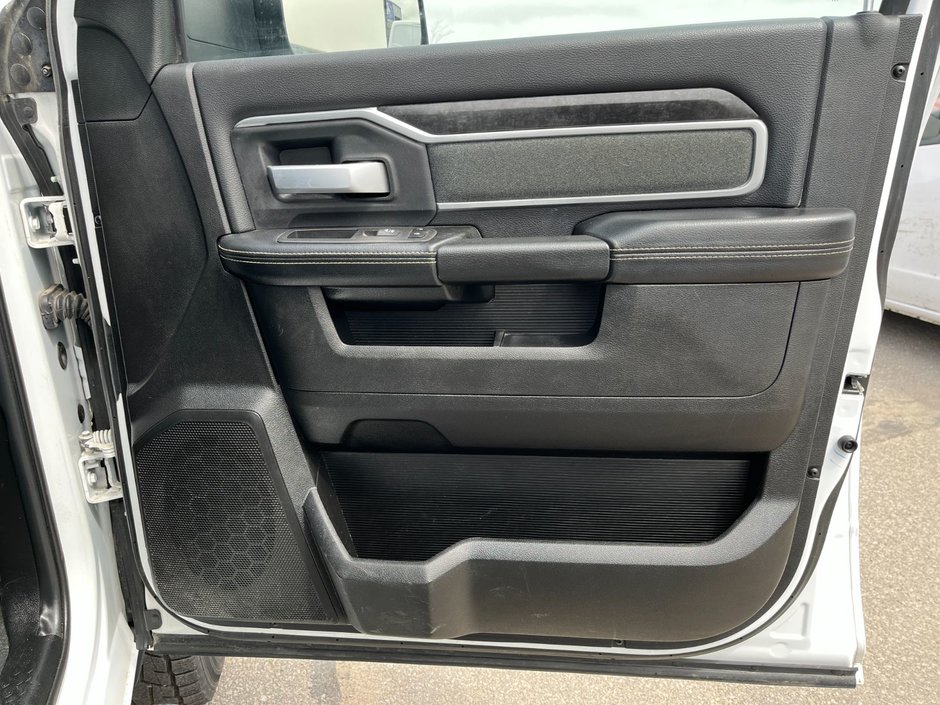 2022 Ram 2500 Big Horn 4x4 Crew Cab 6'4 Box-17