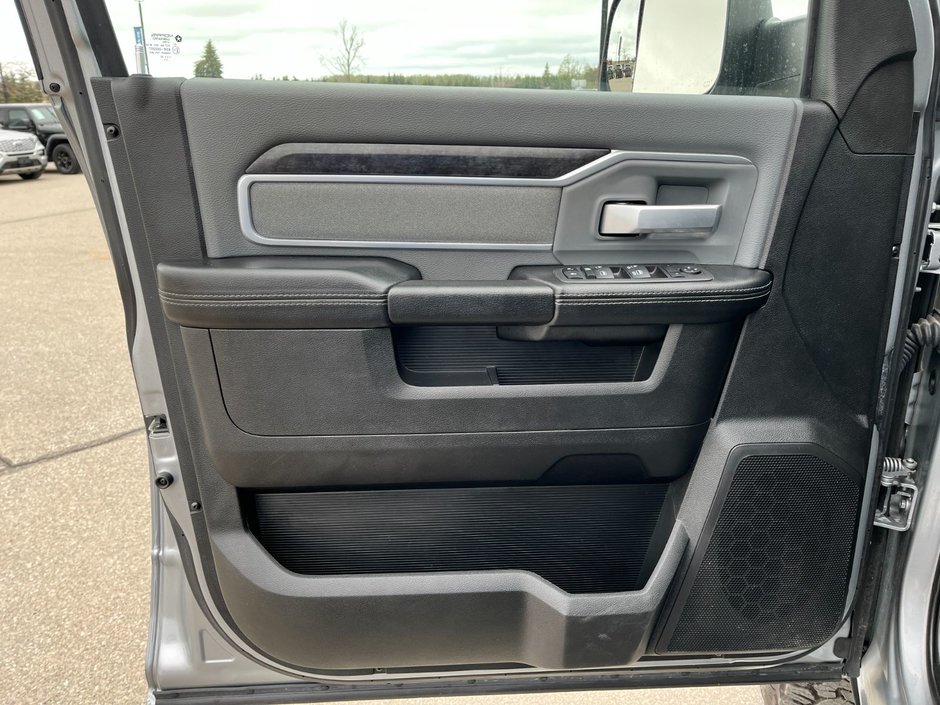 2022 Ram 2500 Big Horn 4x4 Crew Cab 6'4 Box-8