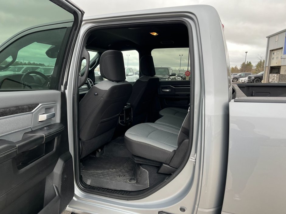 2022 Ram 2500 Big Horn 4x4 Crew Cab 6'4 Box-13