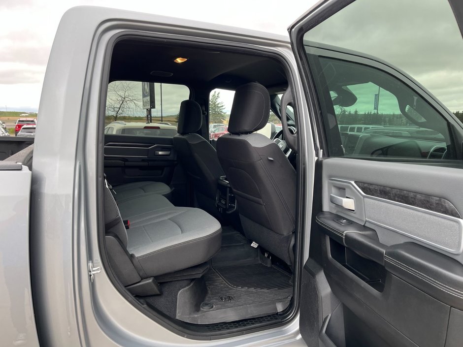 2022 Ram 2500 Big Horn 4x4 Crew Cab 6'4 Box-17