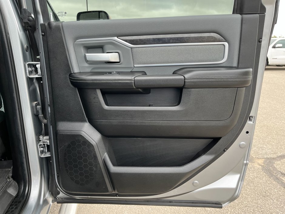 2022 Ram 2500 Big Horn 4x4 Crew Cab 6'4 Box-16