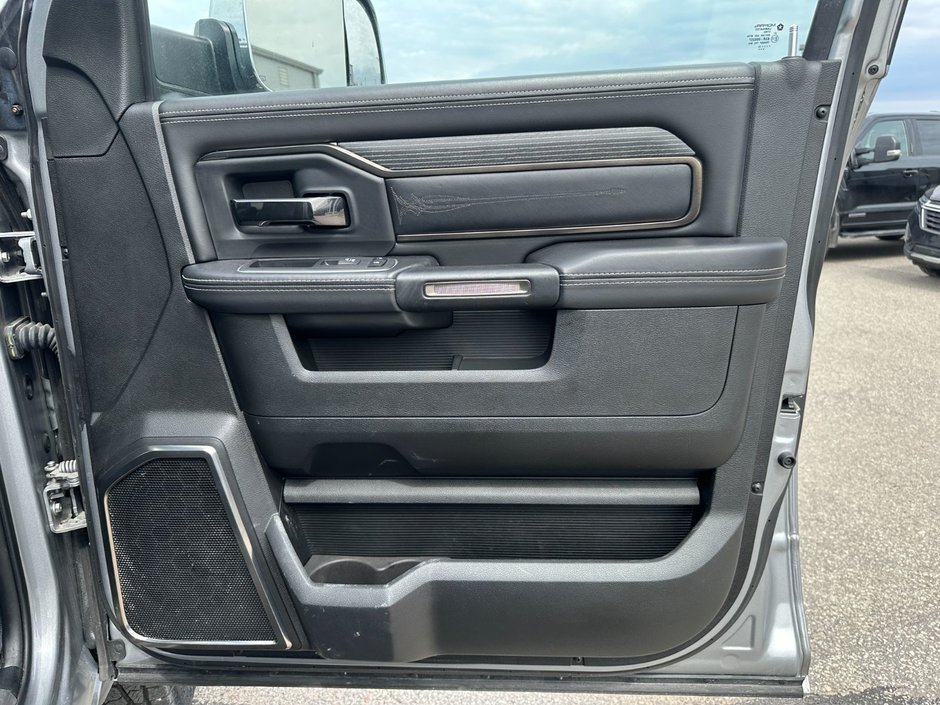2022 Ram 3500 Dually Limited 4x4 Crew Cab 8' Box-18