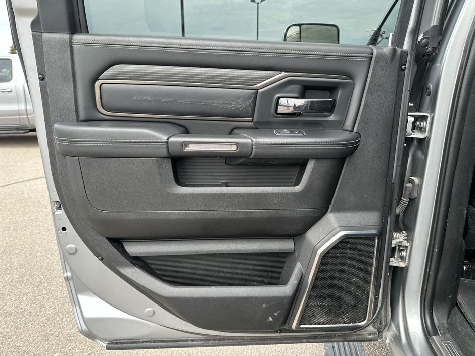 2022 Ram 3500 Dually Limited 4x4 Crew Cab 8' Box-11