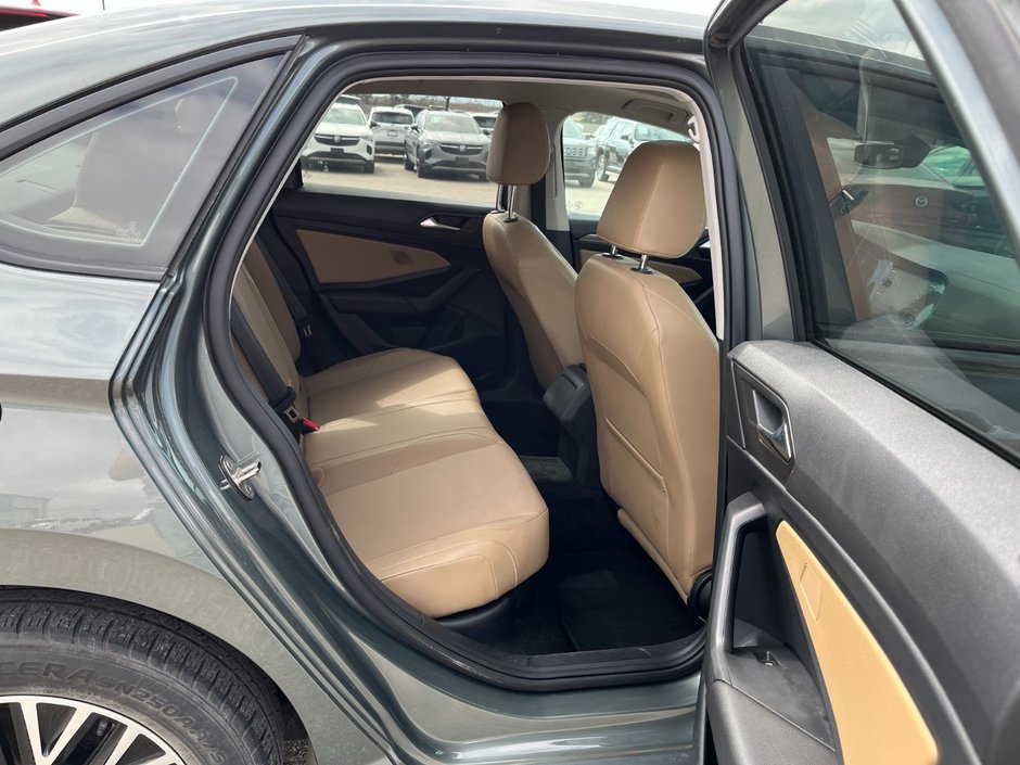 2019 Volkswagen Jetta Highline Manual-16