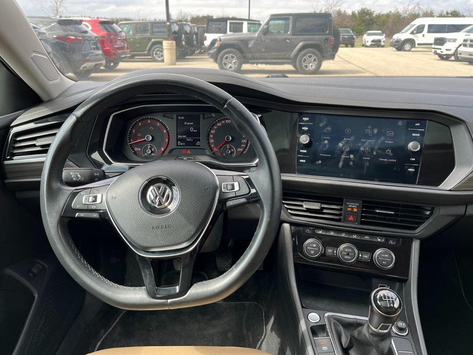 2019 Volkswagen Jetta Highline Manual-21