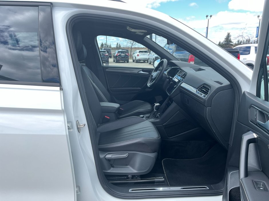 2022 Volkswagen Tiguan Comfortline R-Line Black Edition-18