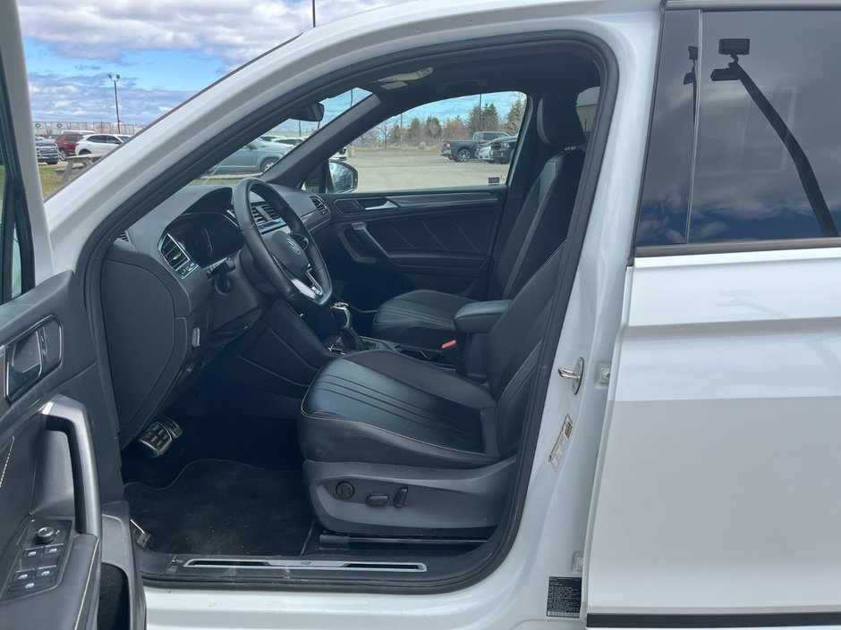 2022 Volkswagen Tiguan Comfortline R-Line Black Edition-10