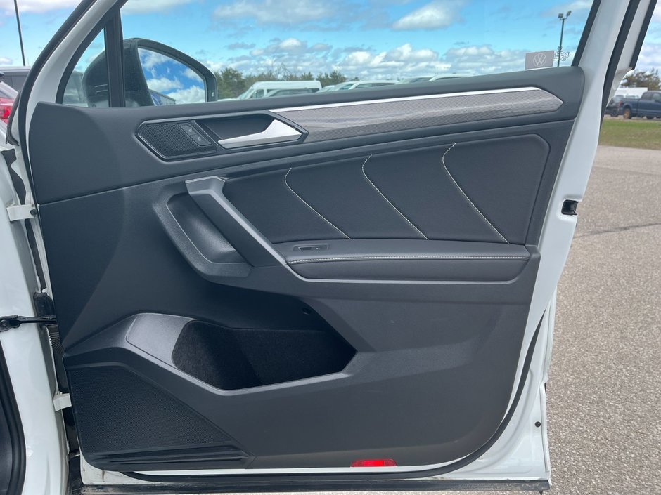 2022 Volkswagen Tiguan Comfortline R-Line Black Edition-17