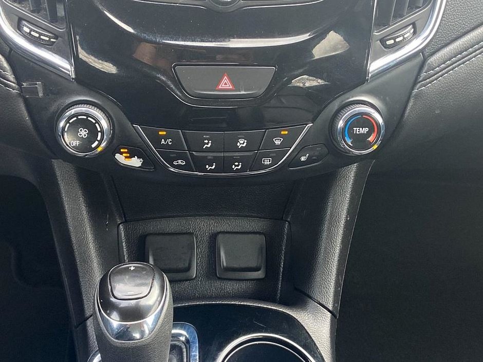 2018 Chevrolet Cruze Premier-23