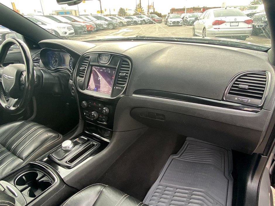 2019 Chrysler 300 S-18