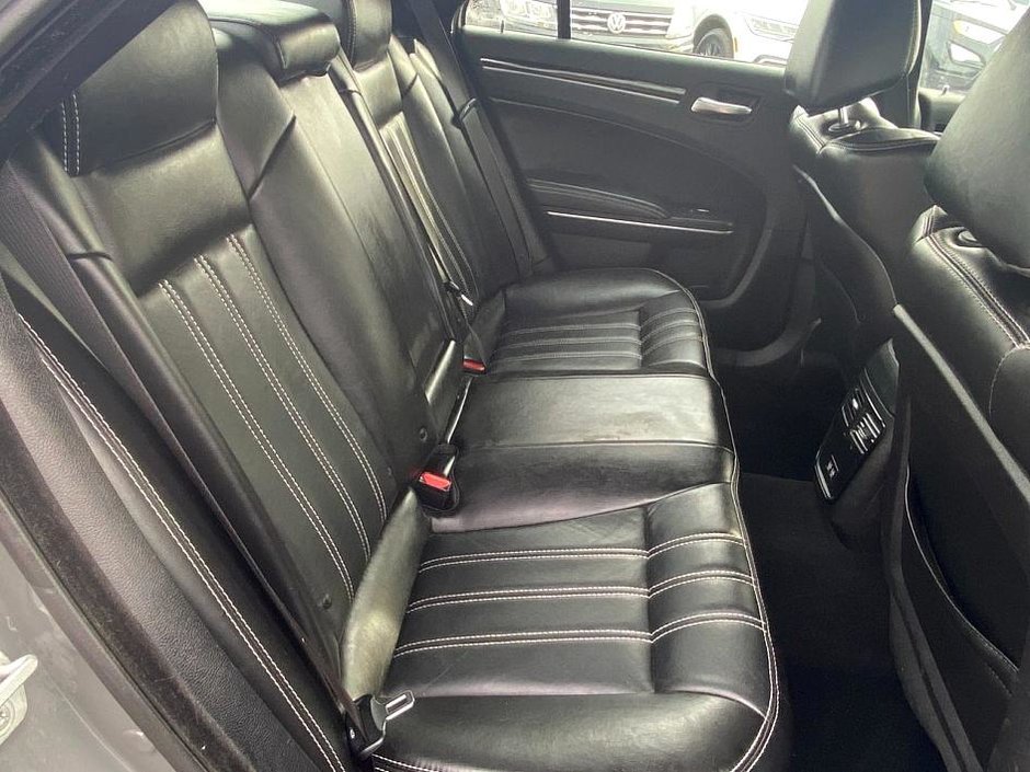 2019 Chrysler 300 S-17