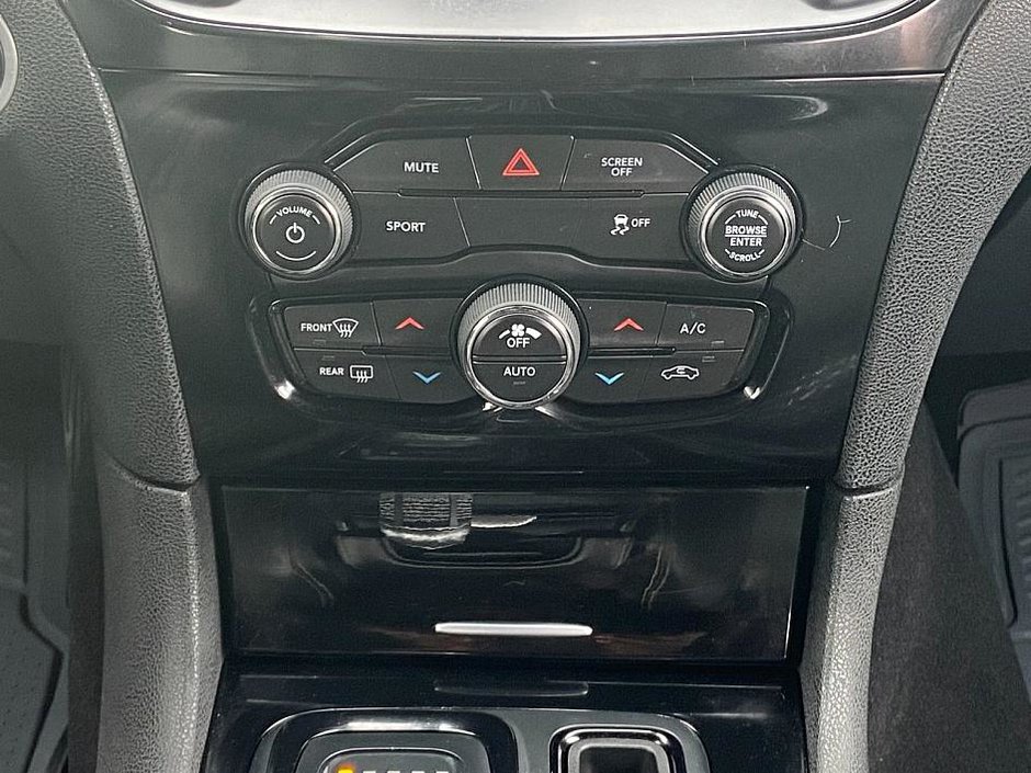 2019 Chrysler 300 S-24