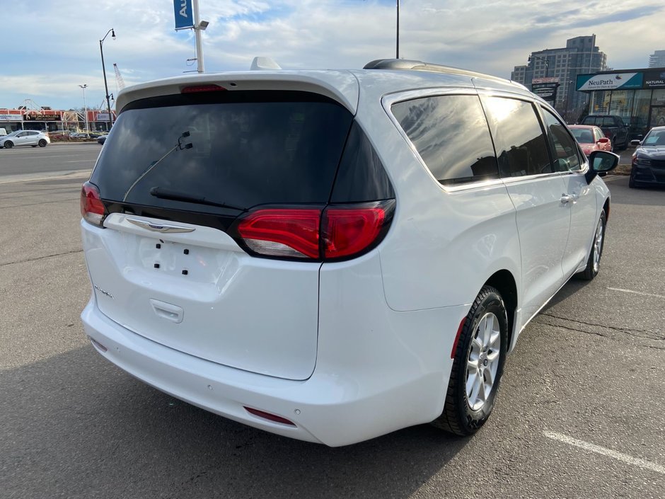 2019 Chrysler Pacifica Touring-4