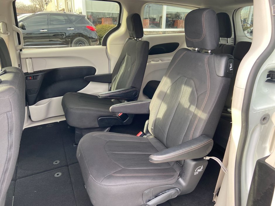 2019 Chrysler Pacifica Touring-15
