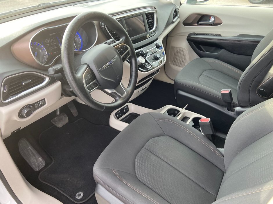2019 Chrysler Pacifica Touring-11