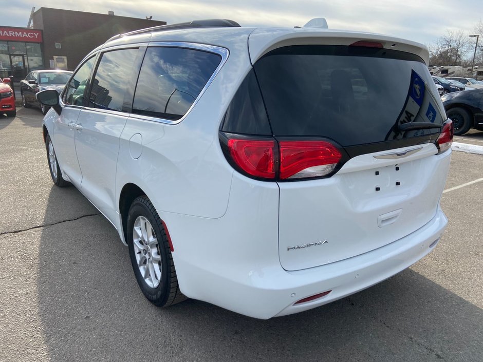 2019 Chrysler Pacifica Touring-6