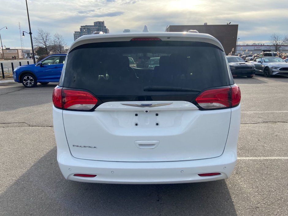 2019 Chrysler Pacifica Touring-5