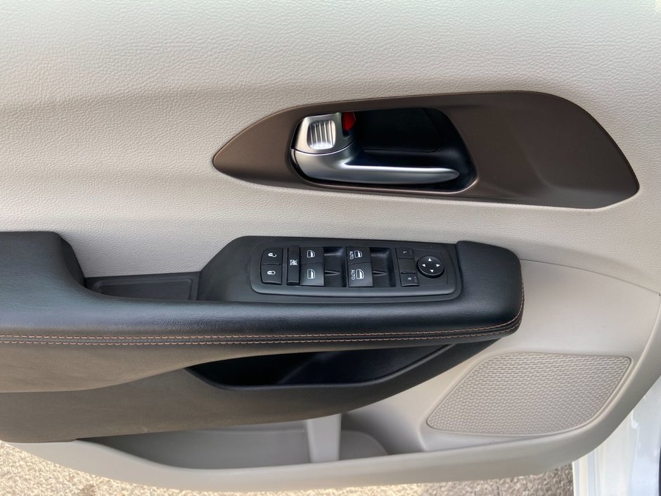 2019 Chrysler Pacifica Touring-9