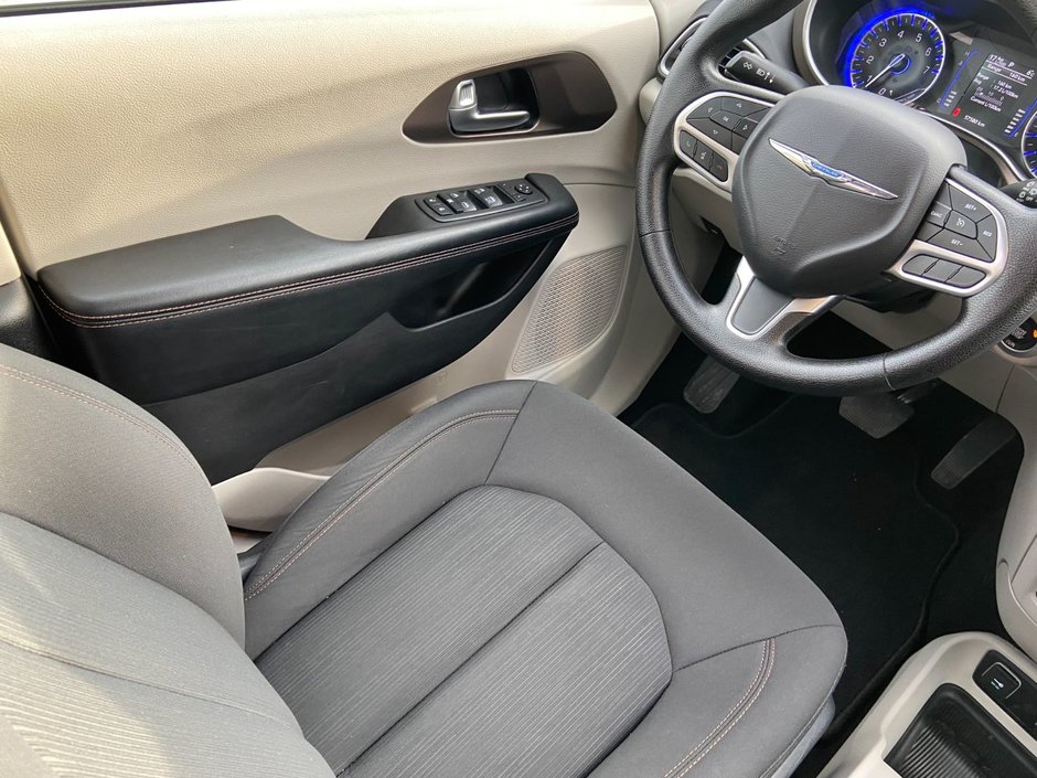 2019 Chrysler Pacifica Touring-18