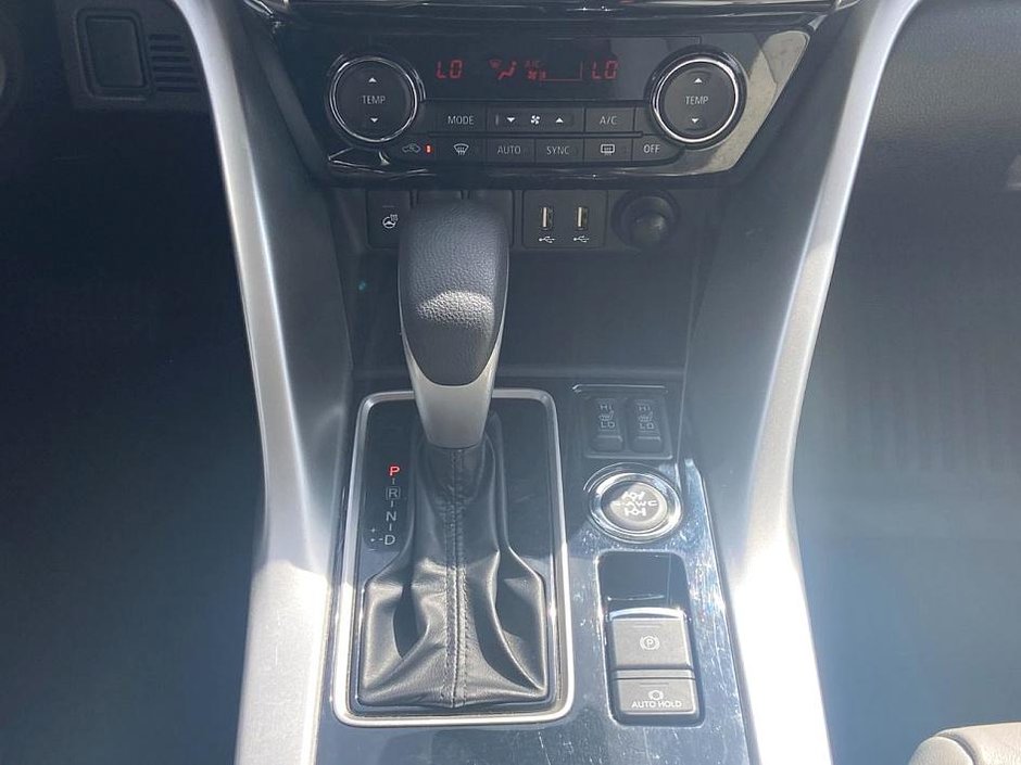 2022 Mitsubishi ECLIPSE CROSS ES S-AWC-23