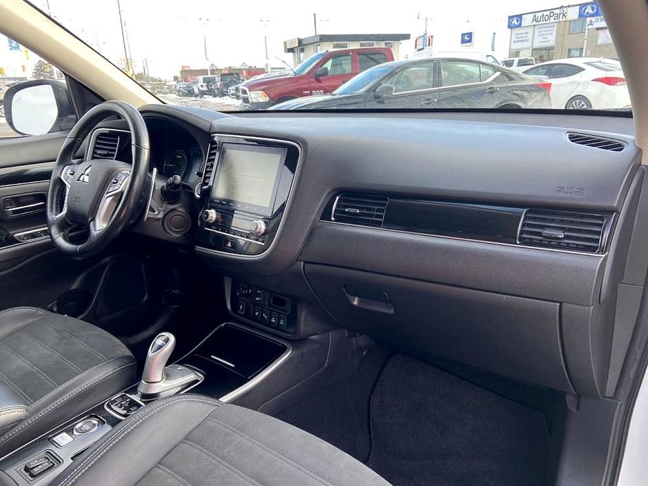 2020 Mitsubishi OUTLANDER PHEV GT-13