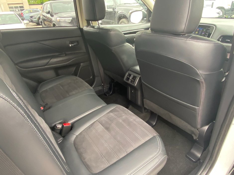 2019 Mitsubishi Outlander ES-14