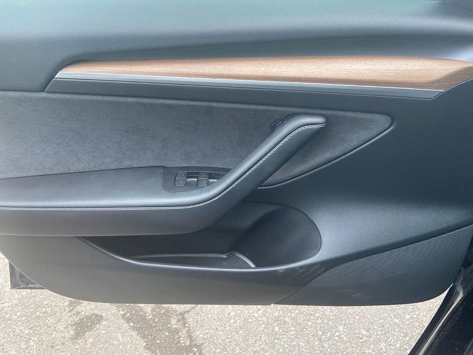 2023 Tesla MODEL 3 Base-16