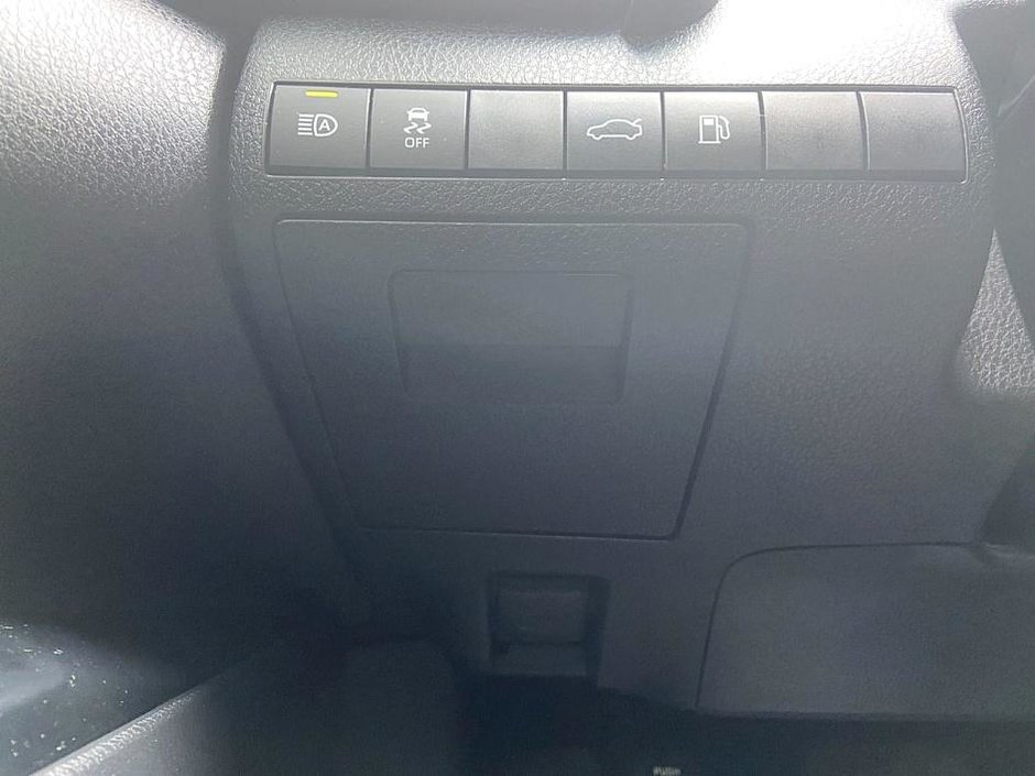 2018 Toyota Camry LE-17