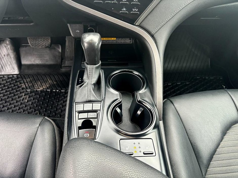 2020 Toyota Camry SE-23