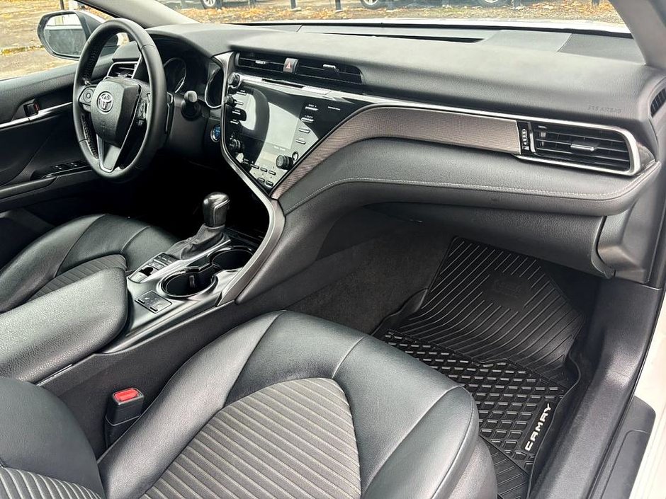 2020 Toyota Camry SE-14