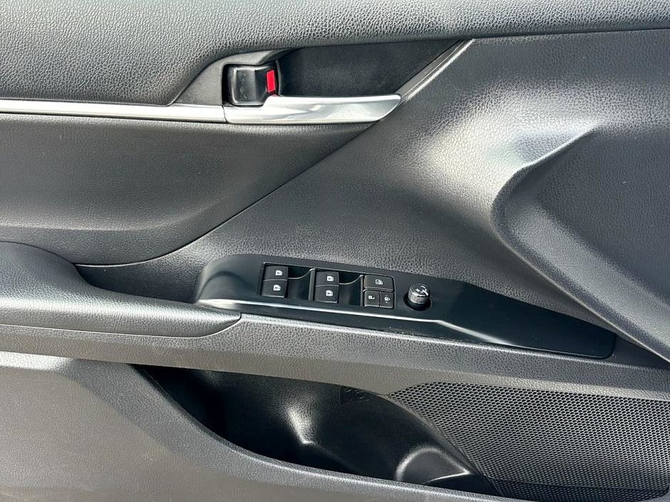 2020 Toyota Camry SE-9