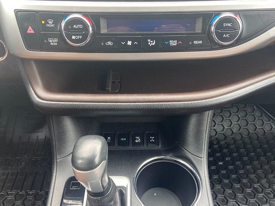 2017 Toyota Highlander Limited-25