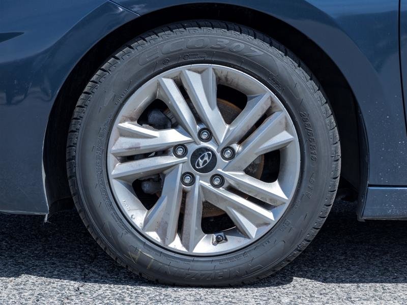 2019 Hyundai Elantra Sedan Preferred at-3