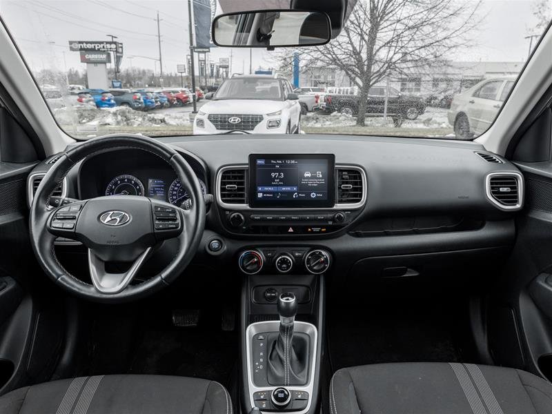 2021 Hyundai Venue FWD Preferred (Two-Tone)-19