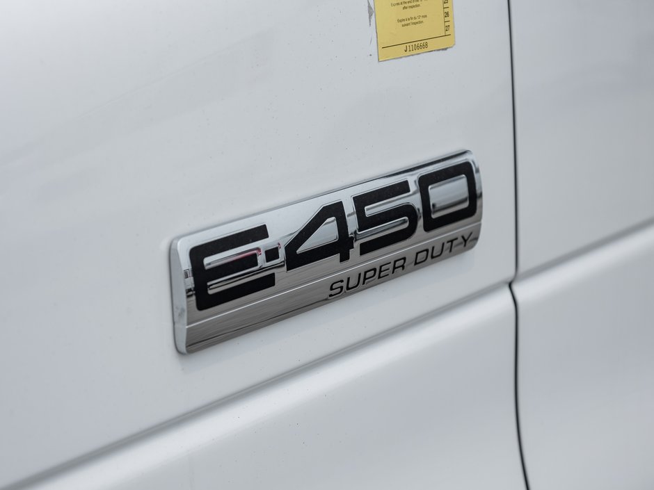 2022 Ford E-450 cutaway-1