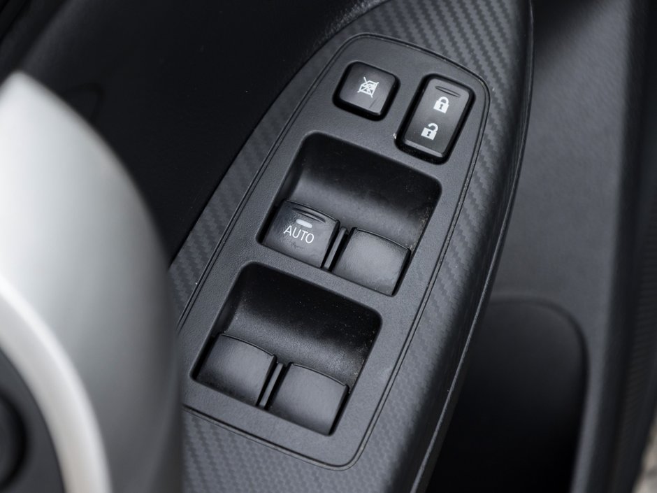 2022 Mitsubishi ECLIPSE CROSS ES-14